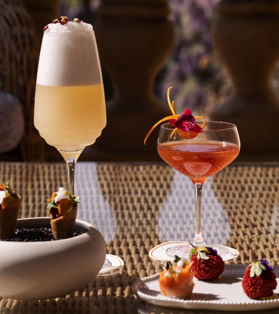 Aperitif at Peter’s Bar in the Byblos Art Hotel near Verona