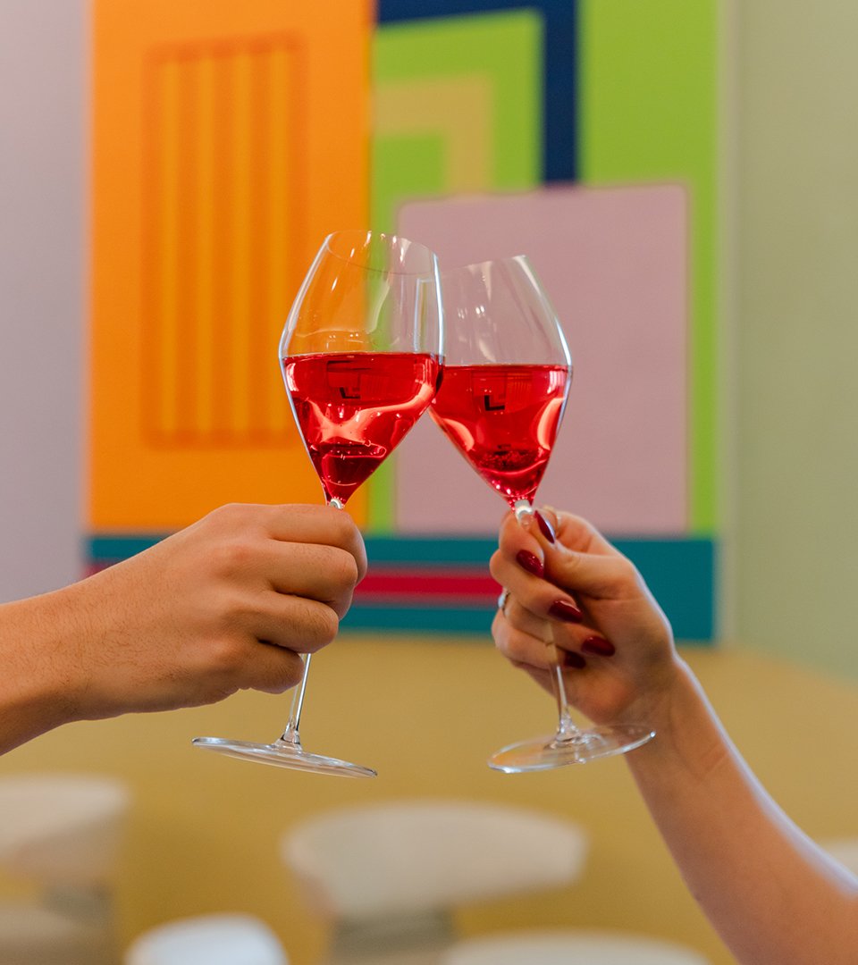 Toasting with glasses of rosé sparkling wine at Peter’s Bar in the Byblos Art Hotel near Verona